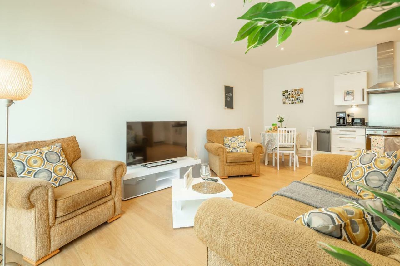 Central Bedford: Two Bedrooms, Breakfast Basket Eksteriør bilde