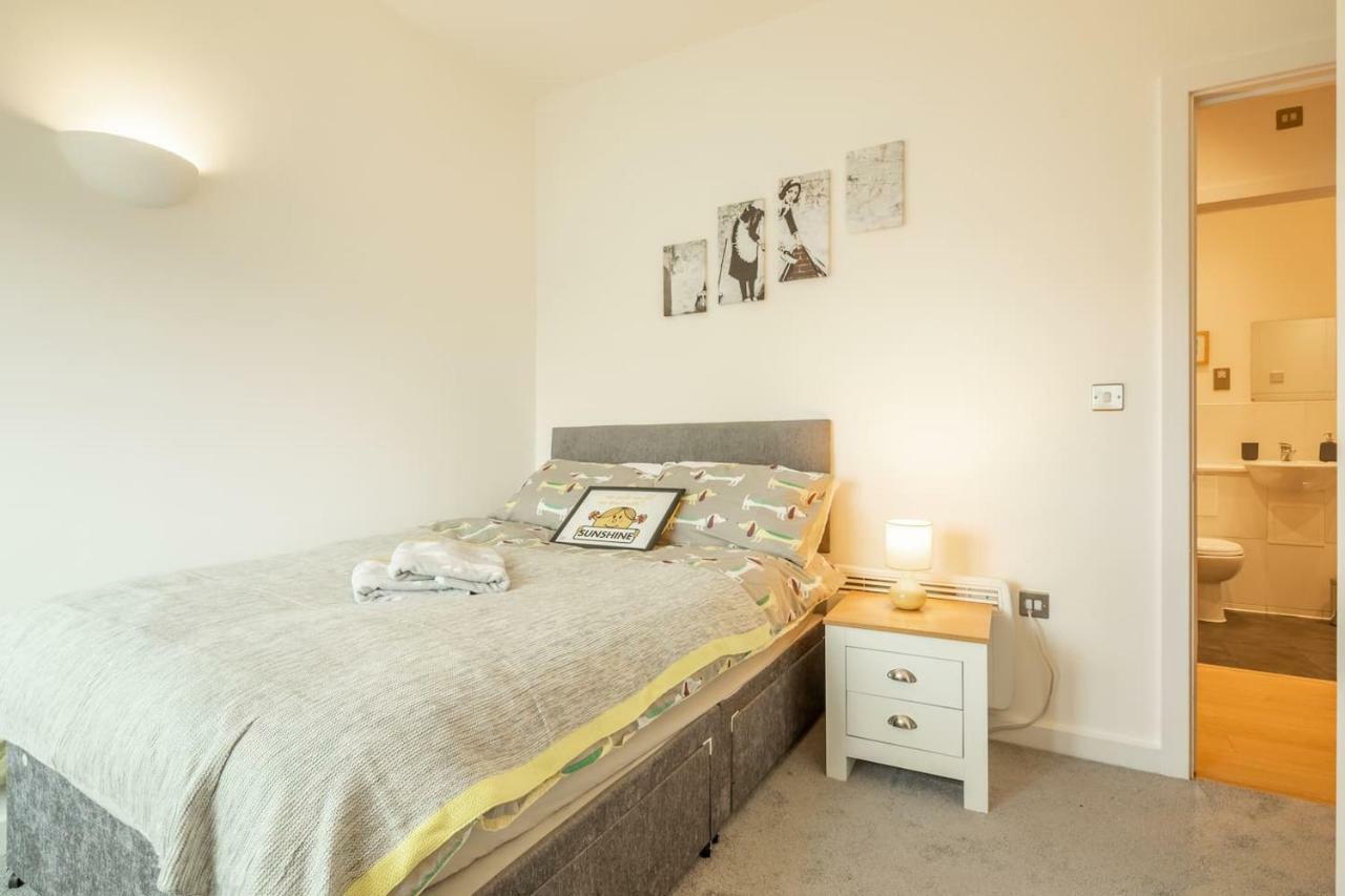 Central Bedford: Two Bedrooms, Breakfast Basket Eksteriør bilde