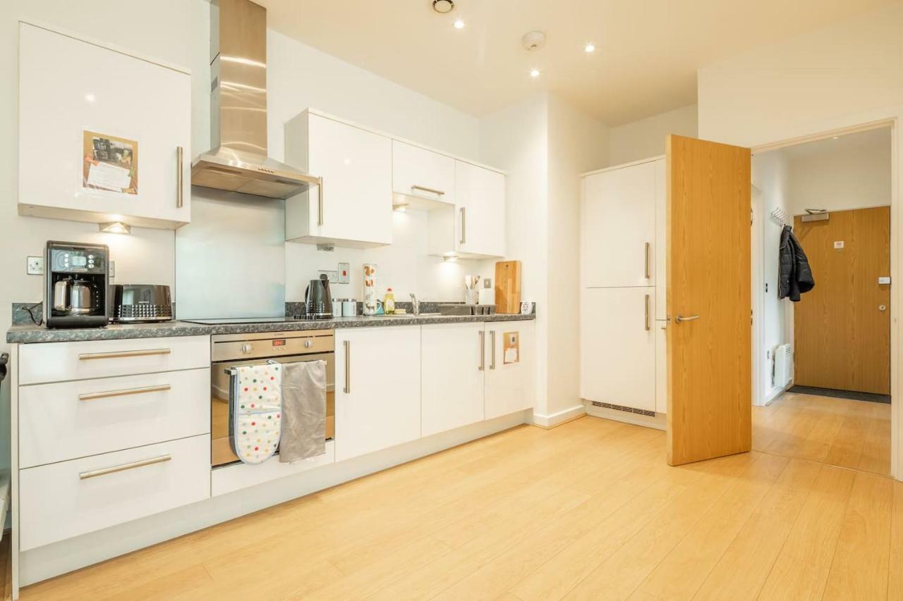 Central Bedford: Two Bedrooms, Breakfast Basket Eksteriør bilde