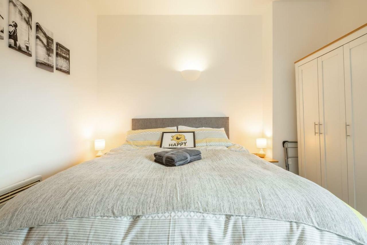Central Bedford: Two Bedrooms, Breakfast Basket Eksteriør bilde