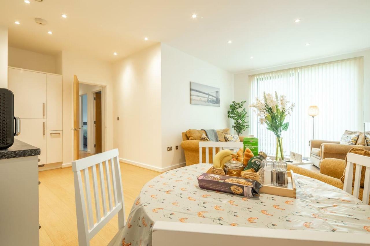 Central Bedford: Two Bedrooms, Breakfast Basket Eksteriør bilde