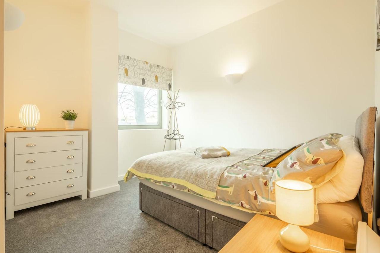 Central Bedford: Two Bedrooms, Breakfast Basket Eksteriør bilde