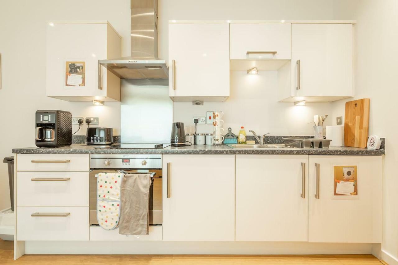 Central Bedford: Two Bedrooms, Breakfast Basket Eksteriør bilde