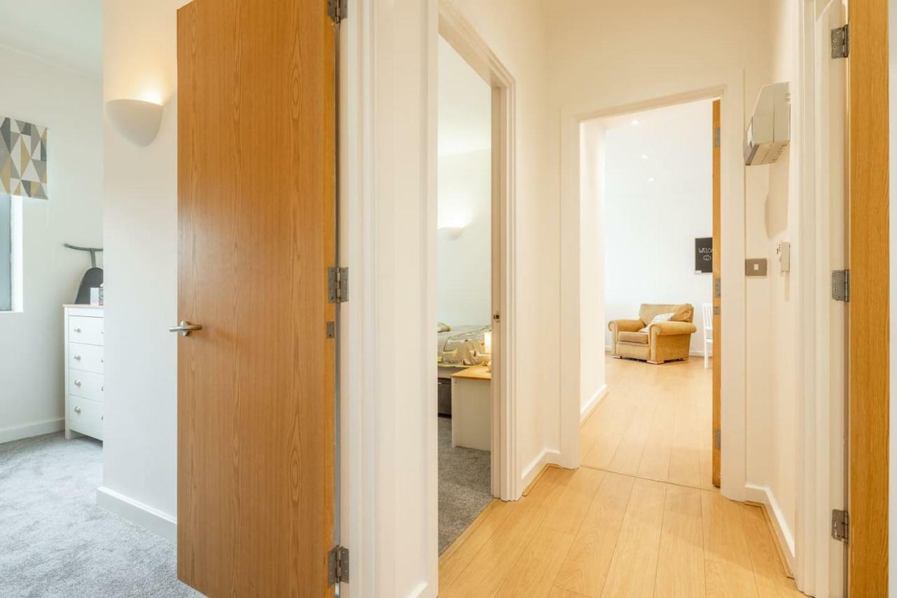 Central Bedford: Two Bedrooms, Breakfast Basket Eksteriør bilde