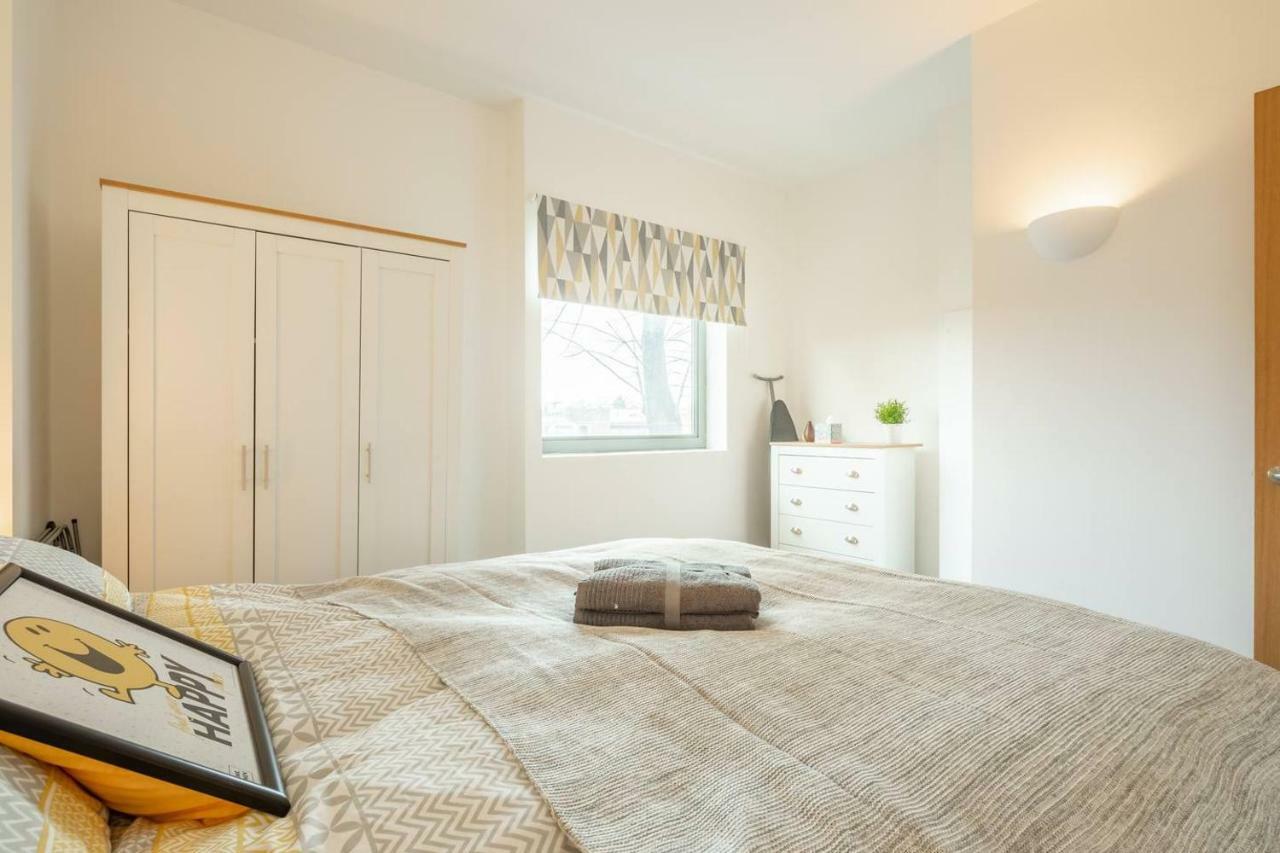 Central Bedford: Two Bedrooms, Breakfast Basket Eksteriør bilde