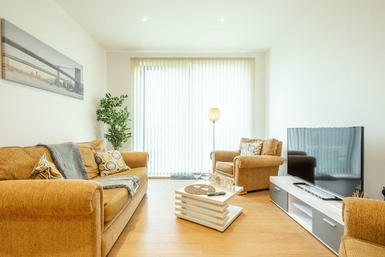 Central Bedford: Two Bedrooms, Breakfast Basket Eksteriør bilde