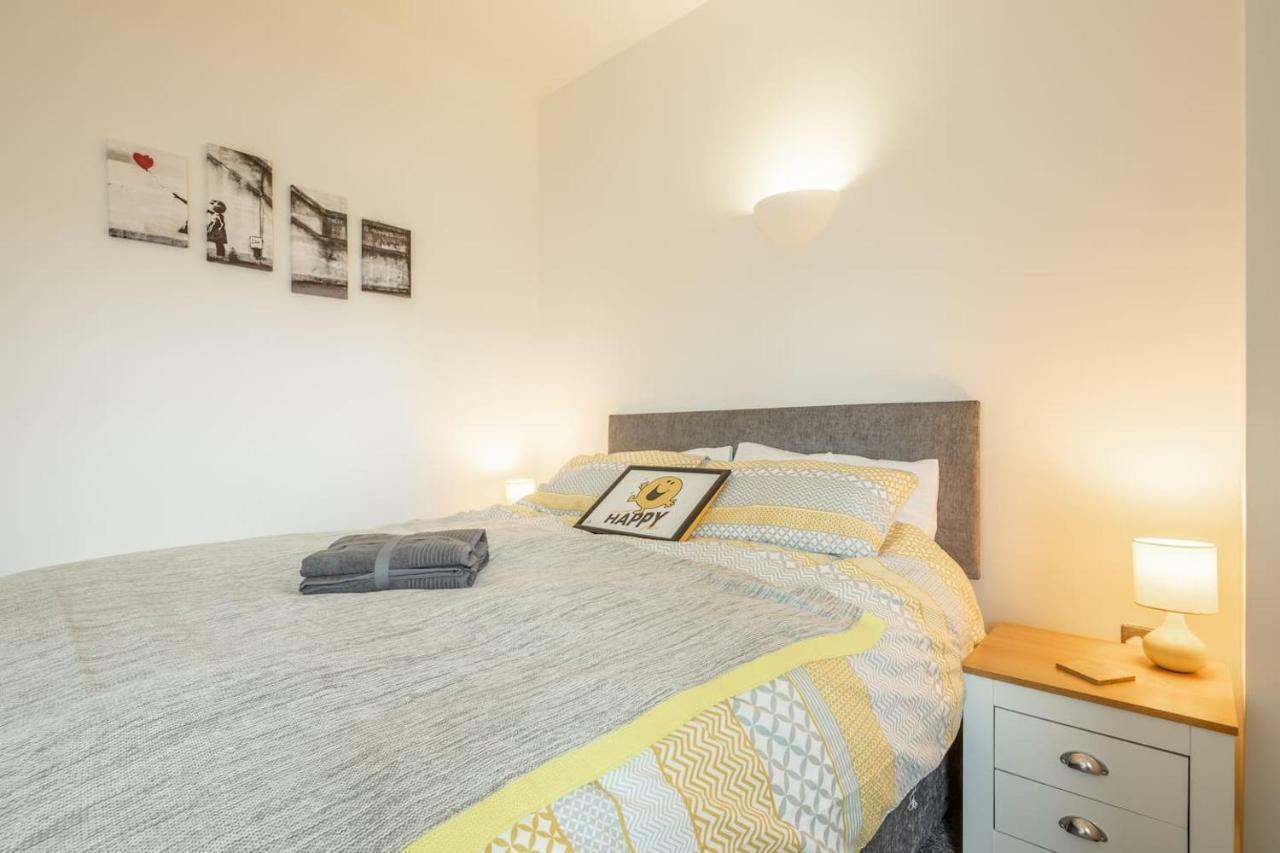 Central Bedford: Two Bedrooms, Breakfast Basket Eksteriør bilde